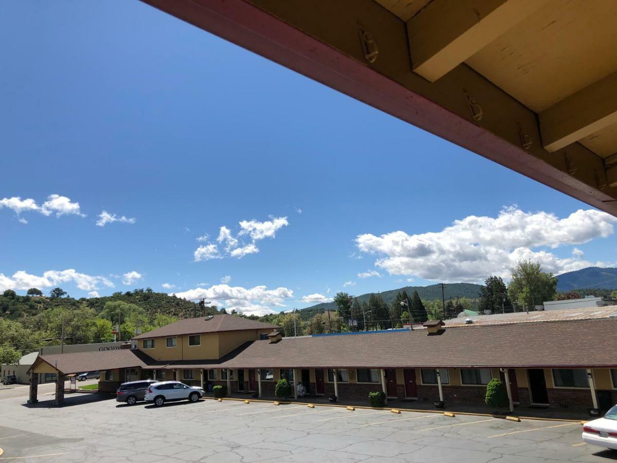 Klamath Motor Lodge Yreka Zewnętrze zdjęcie